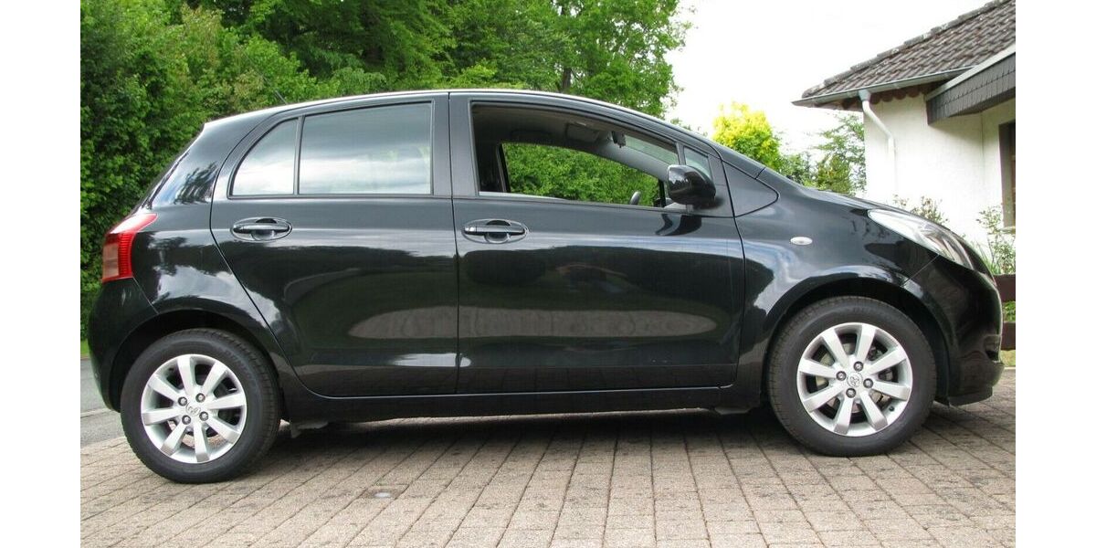 Toyota Yaris 88.000 km 4.222 &euro; Schieder-Schwalenberg 32816
