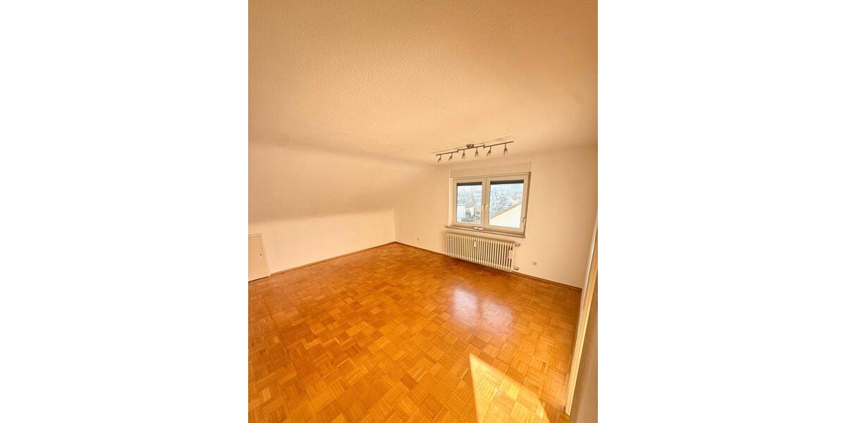 Dachgeschoßwohnung Kuchen - 3.5 Zimmer, 63 m&sup2;, 650&euro; | Angebot:26666019