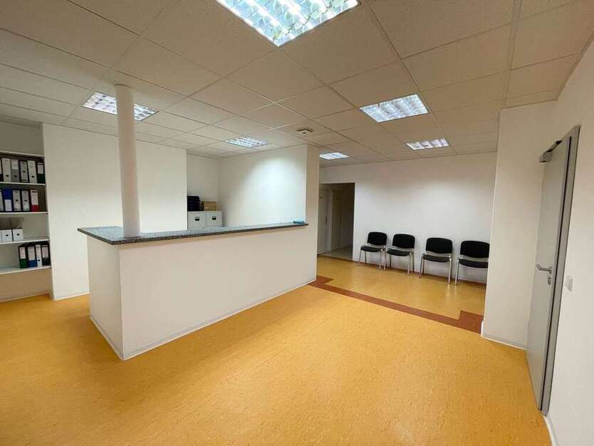 Büro in Lauter-Bernsbach 1.727,20 € 168.65 m²