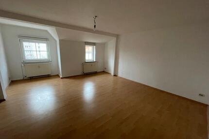 ATLAS ImmobilieN: Meyfartstraße 16 gemütliche zwei Zimmer im DG