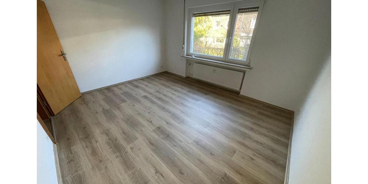 Hochparterre Hannover Döhren-Wülfel - 5 Zimmer, 135 m&sup2;, 1.200&euro; | Angebot:26402899