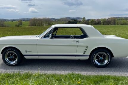 Ford Mustang 9.999 km 39.850 € Wüstenrot-Neuhütten 71543