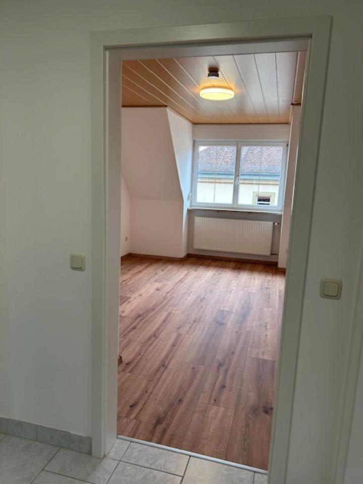 Ruhige 3 - Zimmer Wohnung in Herrieden, Sofortbezug,