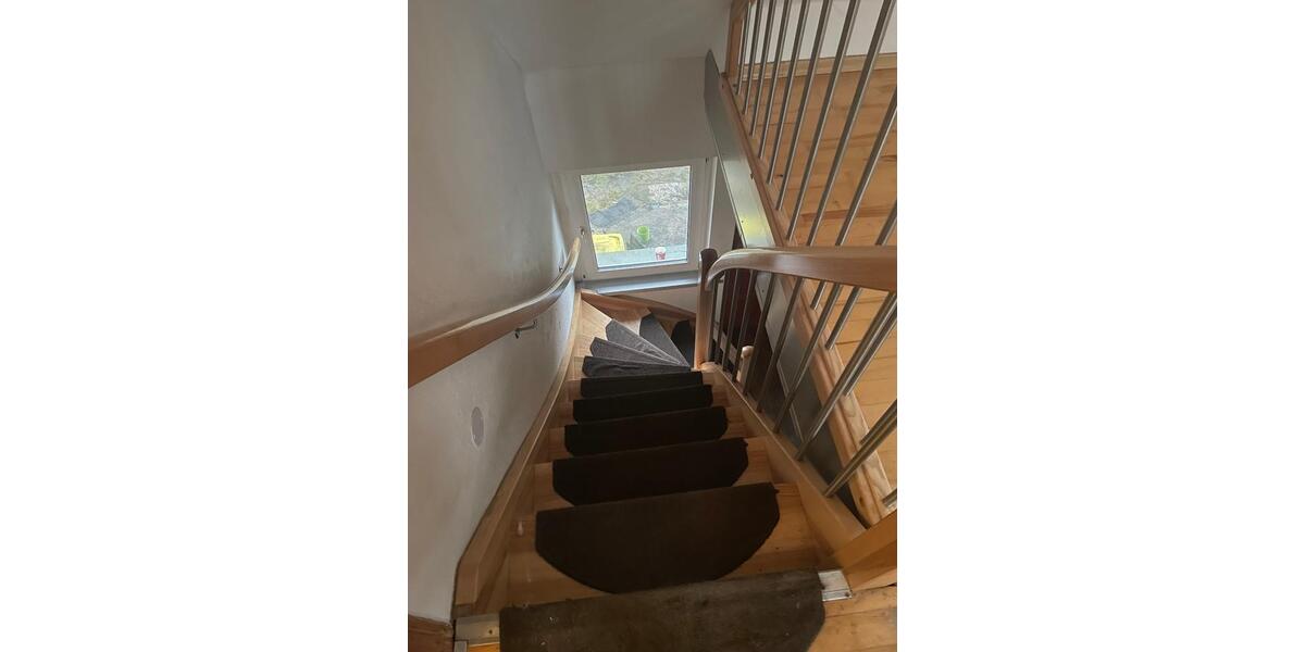 Wohnhaus renovierungsbedürftig mit großem Garten. Kaltmiete 6 zimmer