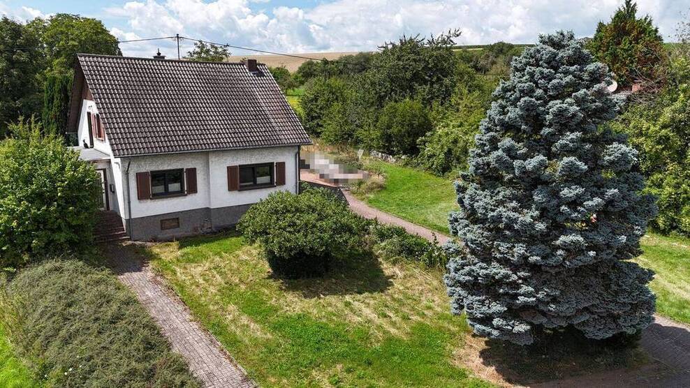 Großes Einfamilienhaus mit weitläufigem Grundstück in Wallerfangen-Rammelfangen