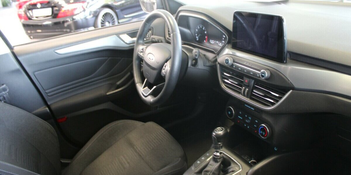 Ford Focus 1.0 EcoBoost Active 97.761 km 11.980 &euro; Euskirchen 53881