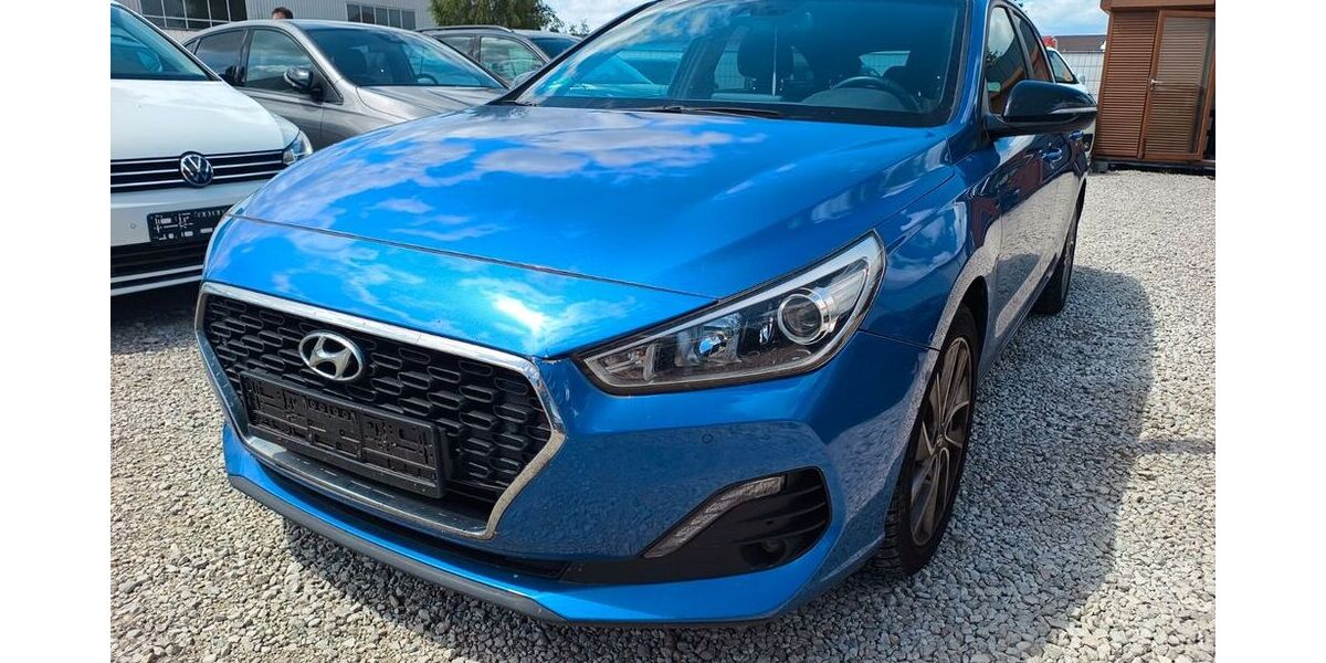 Hyundai i30 52.102 km 12.499 &euro; Fürth 90765