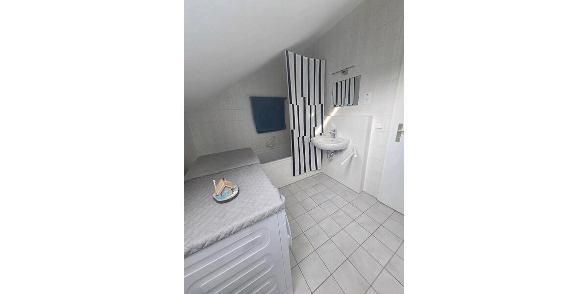 Dachgeschoßwohnung Böblingen Dagersheim - 2.5 Zimmer, 75 m&sup2;, 1.400&euro; | Angebot:26671469