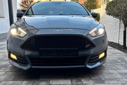 Ford Focus 144.400 km 9.850 &euro; Neuss 41470