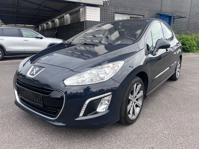 Peugeot 308 136.278 km 2.499 € Berlin 12249