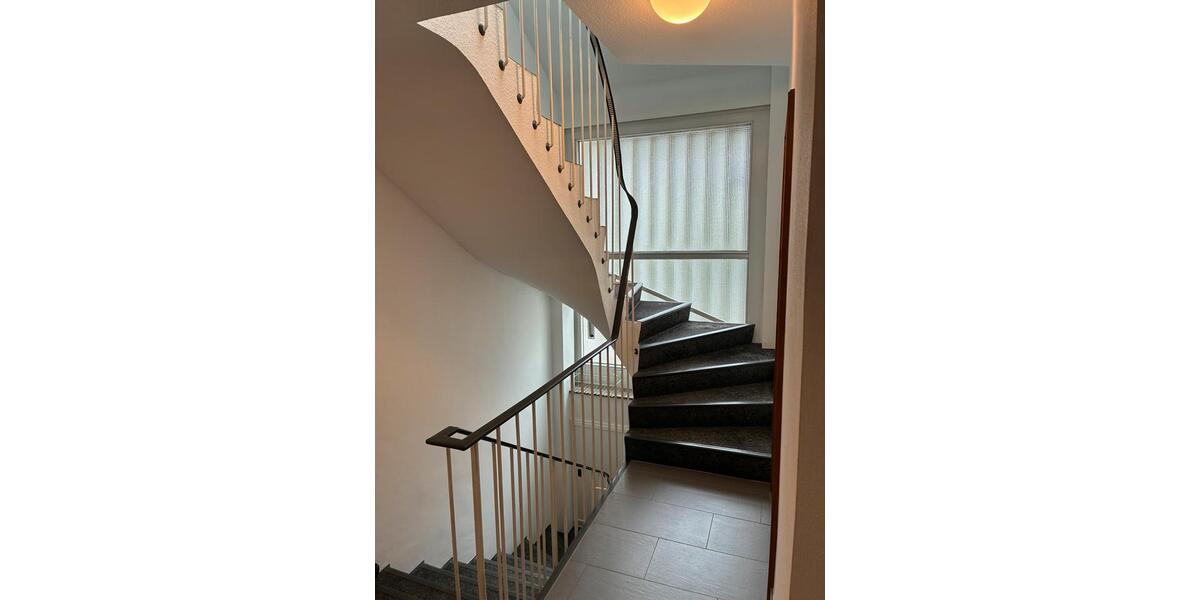 Einfamilienhaus Gummersbach - 8 Zimmer, 220 m&sup2;, 1.900&euro; | Angebot:26340217