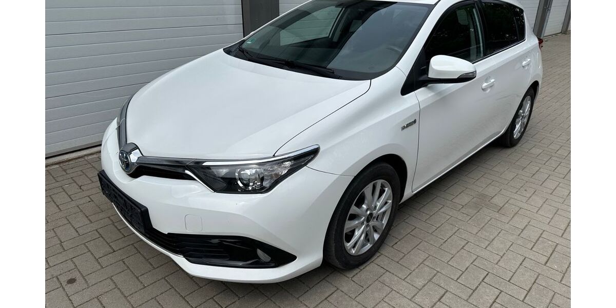 Toyota Auris 182.904 km 9.900 &euro; Hamburg 22147