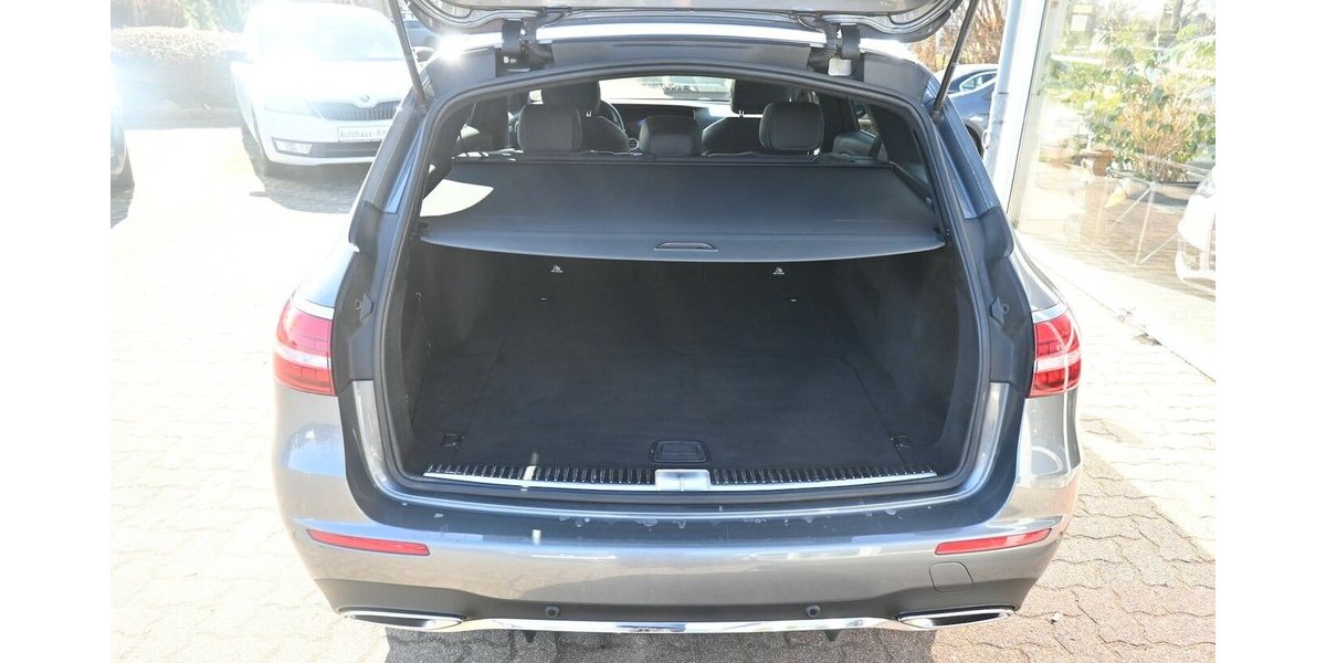 Mercedes-Benz E 400 dT 4M *AMG-Line* DSG Navi Pano 19Alu 199.000 km 31.300 &euro; Seevetal - Hittfeld 21218