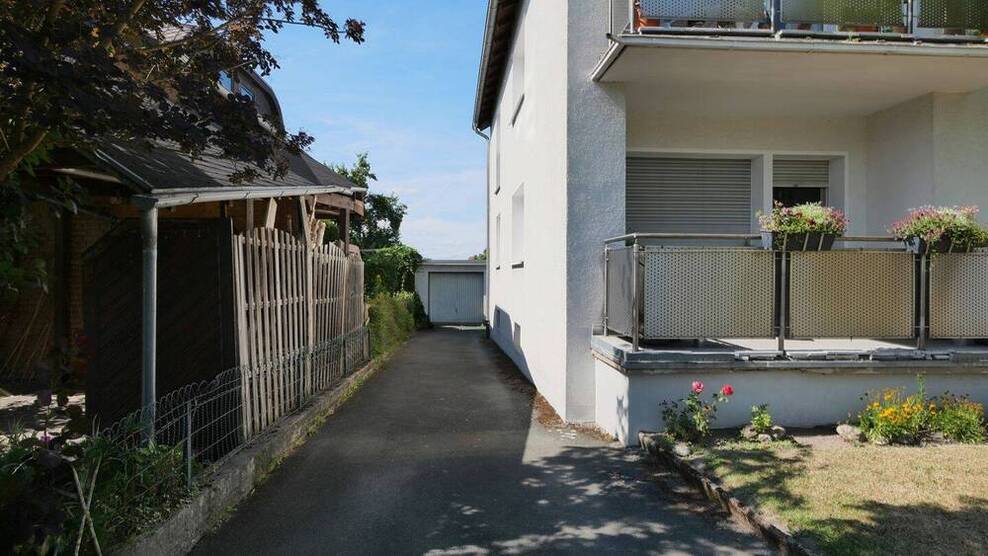 Zweifamilienhaus mit Ausbaupotential und großem Grundstück