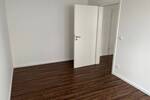 Erstbezug nach Renovierung - 3 ZW im 1. OG mit Balkon zum Innenhof, modernes Tageslichtbad mit Badewanne - ab sofort bezugsbereit