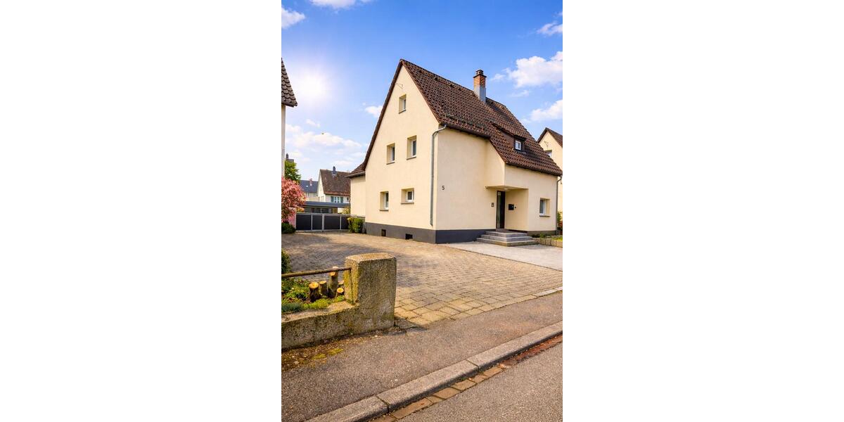 Einfamilienhaus Villingen-Schwenningen Schwenningen - 7 Zimmer, 160 m&sup2;, 1.800&euro; | Angebot:26061726