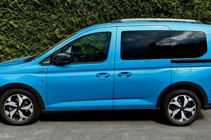 Ford Tourneo Connect 31.900 km 28.500 &euro; Köln 51147