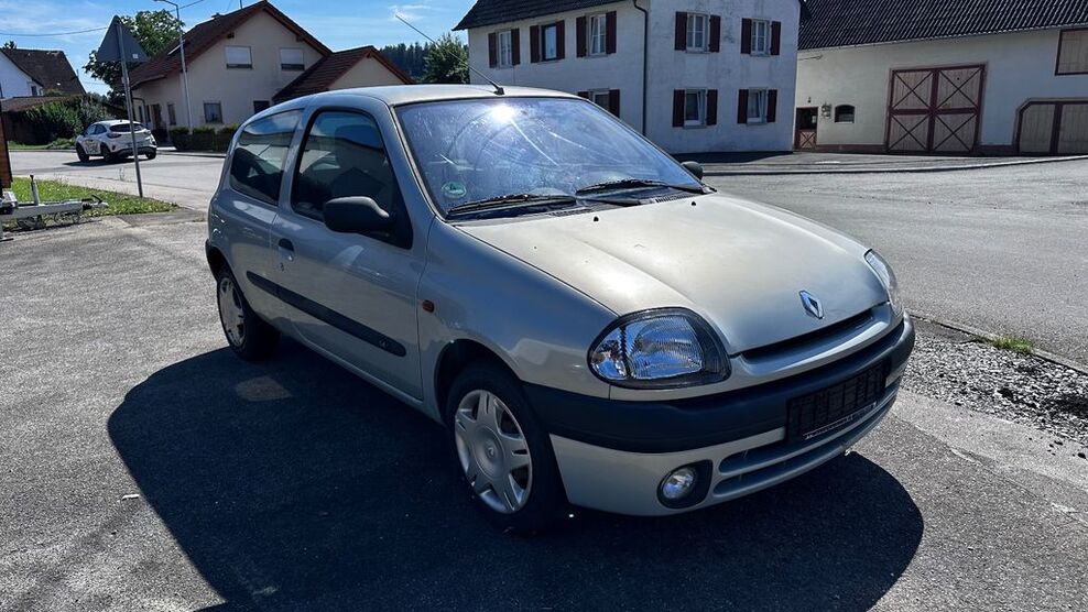 Renault Clio 163.000 km 1.499 € Ostrach 88356