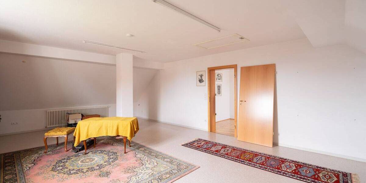 Einfamilienhaus Hohenroth - 6 Zimmer, 285 m&sup2;, 485.000&euro; | Angebot:26028493