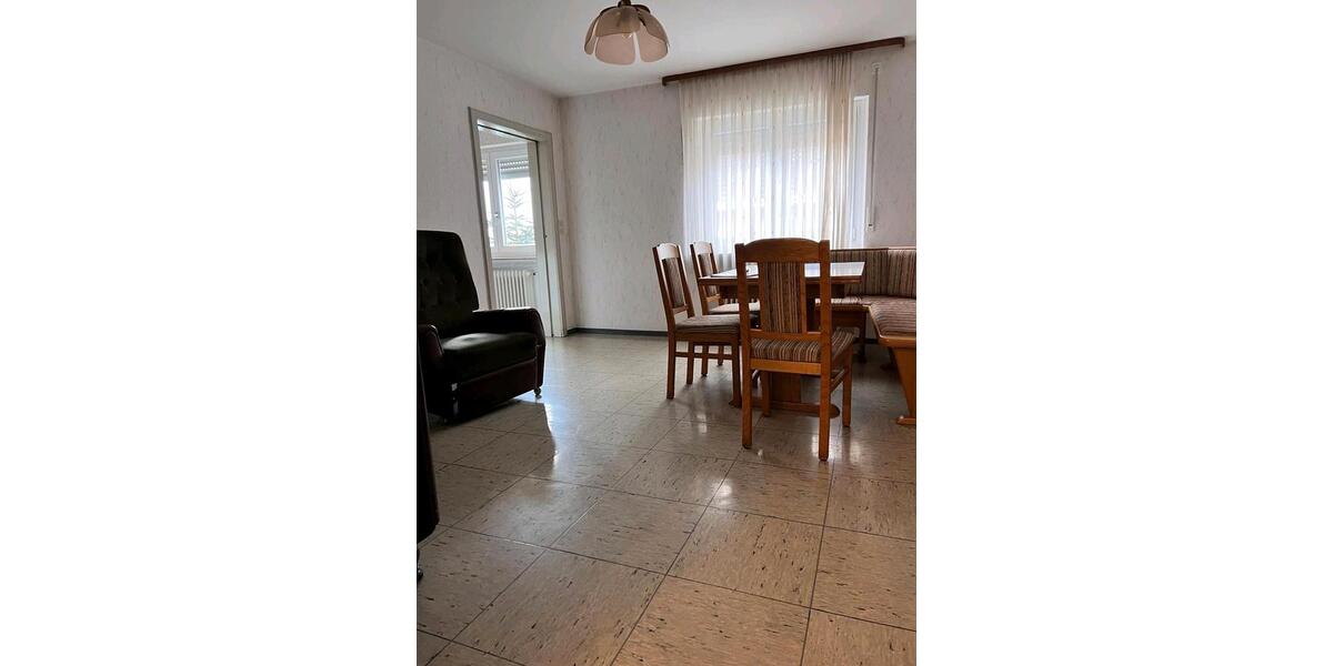 Einfamilienhaus Hagenbüchach - 9 Zimmer, 140 m&sup2;, 950&euro; | Angebot:26048197