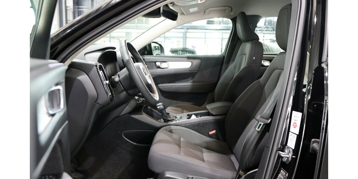 Volvo XC40 T3 MOMENTUM-PRO VIRTUAL-COCKPIT, MATRIX-LED 74.000 km 23.444 &euro; Hamm 59077