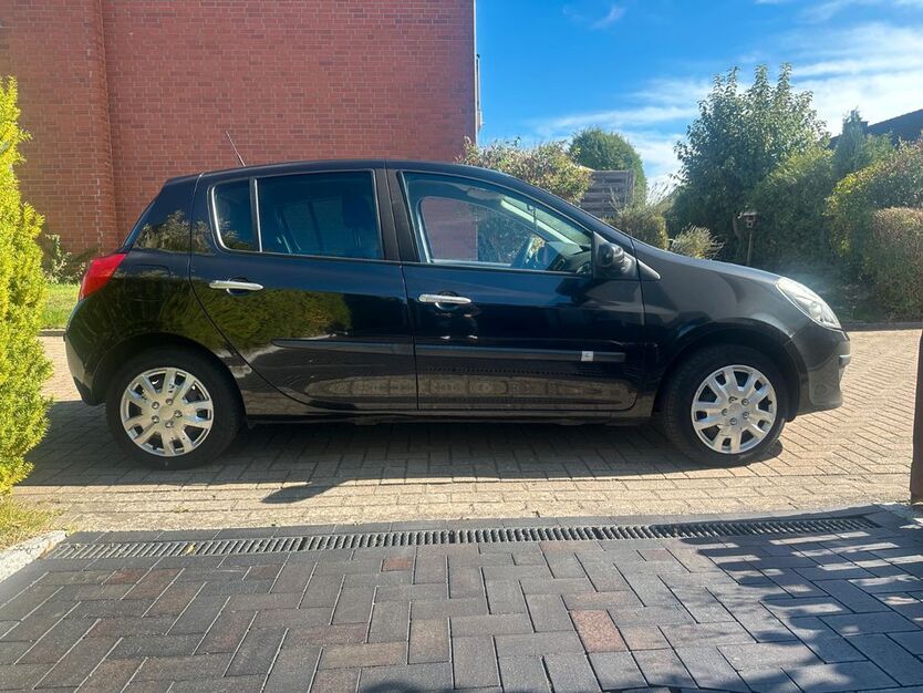 Renault Clio 210.000 km 1.600 € Hildesheim 31141