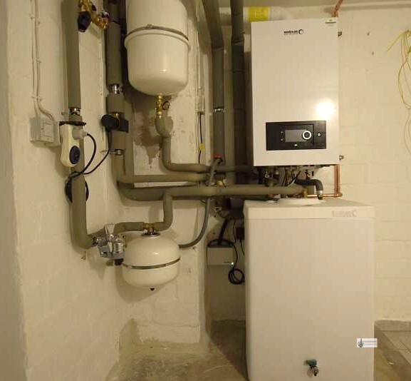 Reihenmittelhaus Ideal für Familie mit 2 Kindern + 2 Garagen + Einbauküche + Garten mit Holzhaus - Einfamilienhaus Syke Steimke | Angebot:25810524