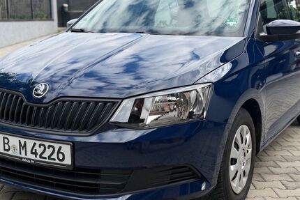 Skoda Fabia 93.500 km 6.700 &euro; Berlin 10243