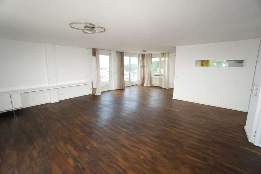 Wohnung zum Mieten in Stuttgart-Botnang 2.500 € 170 m²