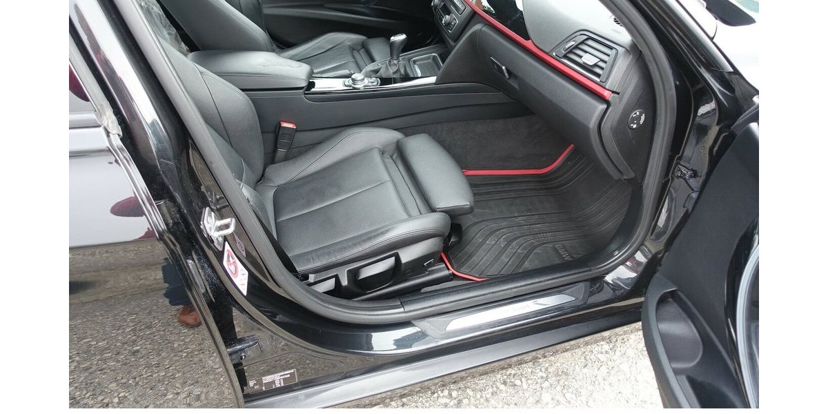 BMW 318d Touring Sport Bi-Xenon Navi PDC Leder Sitzhei 194.700 km 11.950 &euro; Neumarkt/OPf 92318