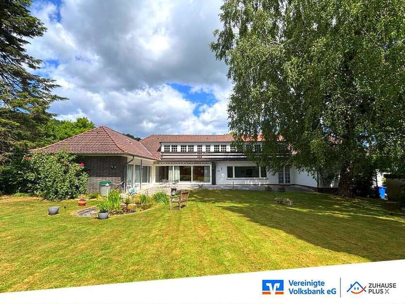 Haus zum Kaufen in Bad Driburg 499.000 € 369 m²