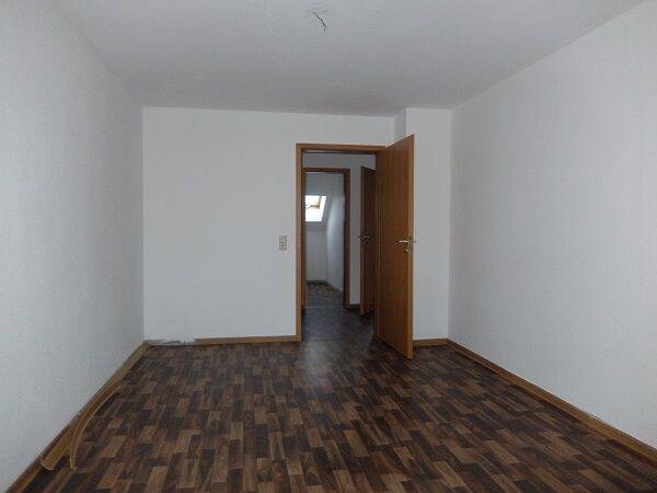 Etagenwohnung Döbeln Sörmitz - 2 Zimmer, 59 m&sup2;, 302&euro; | Angebot:26642329