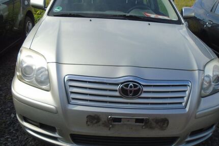 Toyota Avensis 327.000 km 1.799 € Wildau 15745