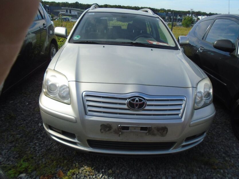 Toyota Avensis 327.000 km 1.799 € Wildau 15745