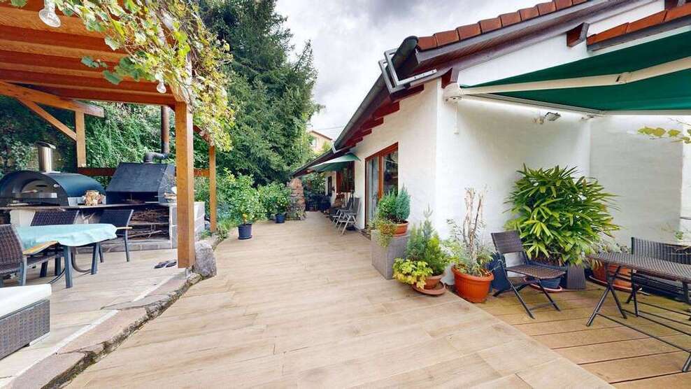 Haus zum Kaufen in Reutlingen Bronnweiler 999.999,99 € 243 m²