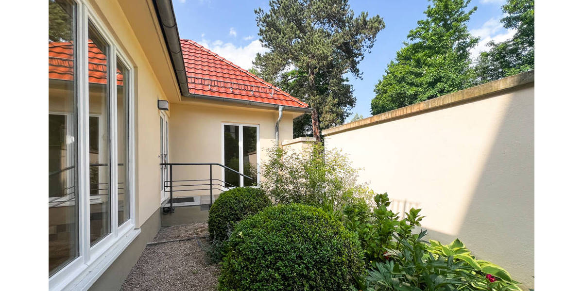 Zwei stilvoll modernisierte & bezugsbereite Eigentumswohnungen in separatem Wohnhaus 4 zimmer