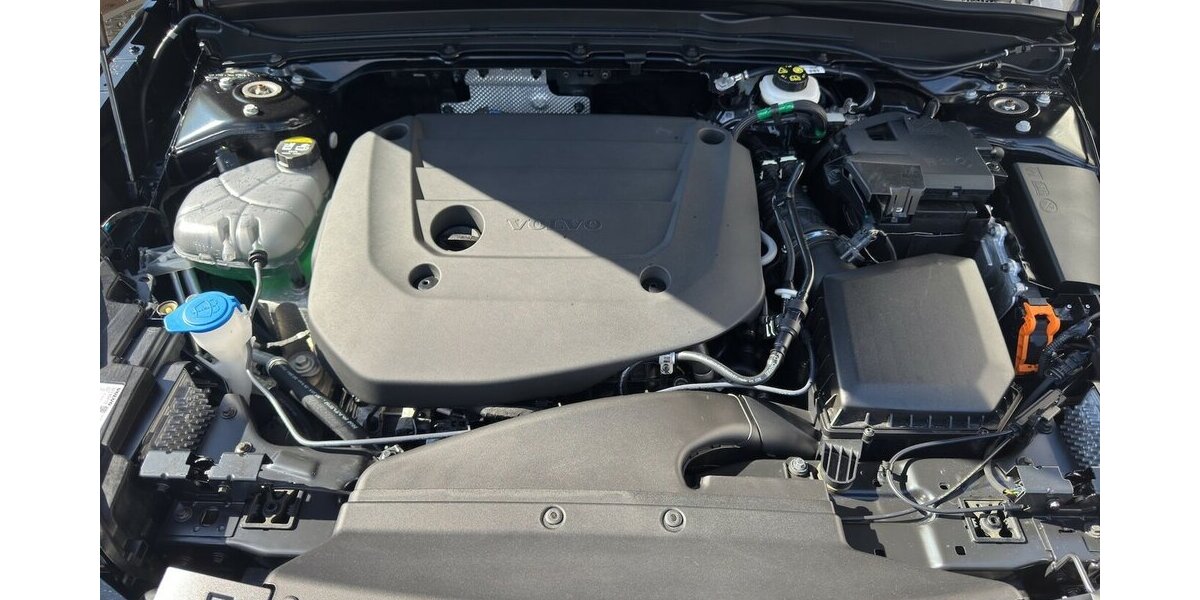Volvo XC40 B3 Core 2WD *DKG/AHK/LED/SHZG/Kamera/ACC/PDC* 6.934 km 31.990 &euro; Bamberg 96052