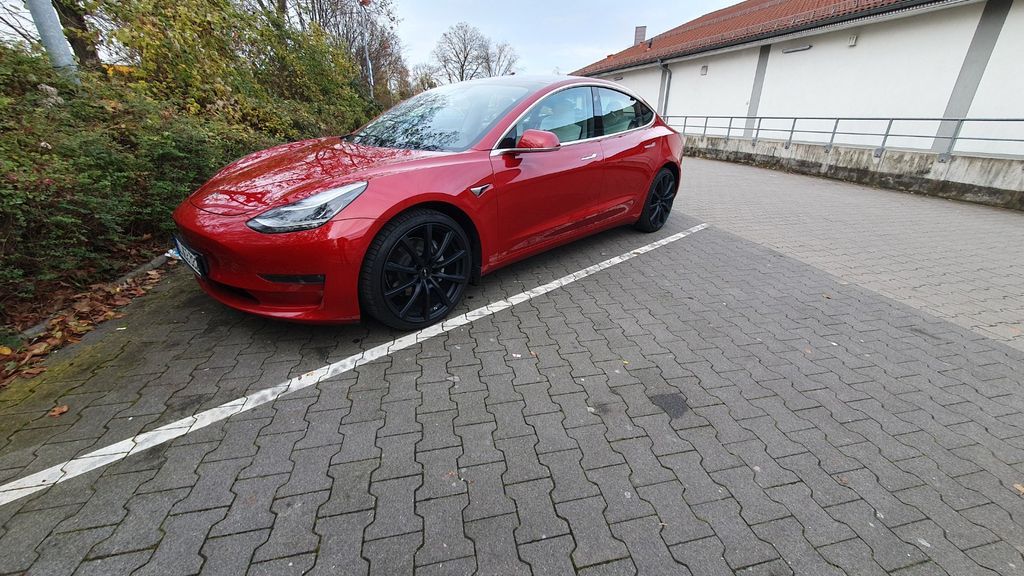 Tesla Model 3 64.100 km 24.950 &euro; Duisburg 47053
