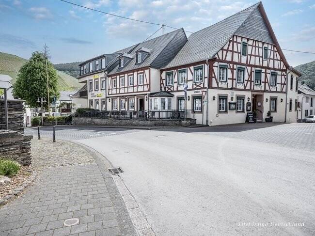 Beliebtes Hotel in Fachwerkstil mit 26 moderne Zimmer, Restaurant, Parkplatz und Eigentümerwohnung 2 zimmer