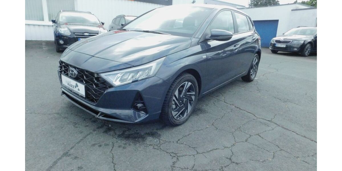 Hyundai i20 8.800 km 18.990 &euro; Berglicht 54426