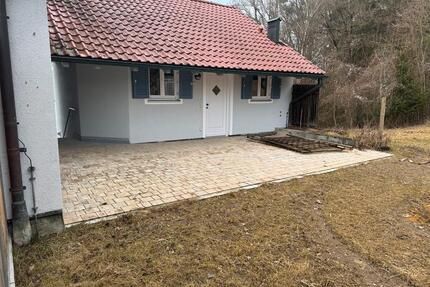 Lichtdurchflutetes Mansarden Appartment mit offenen Dachstuhl