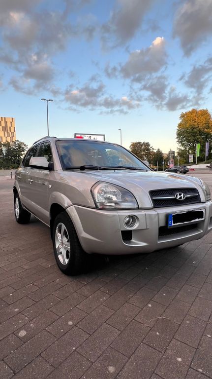 Hyundai TUCSON 150.000 km 3.750 € Hamburg 20146