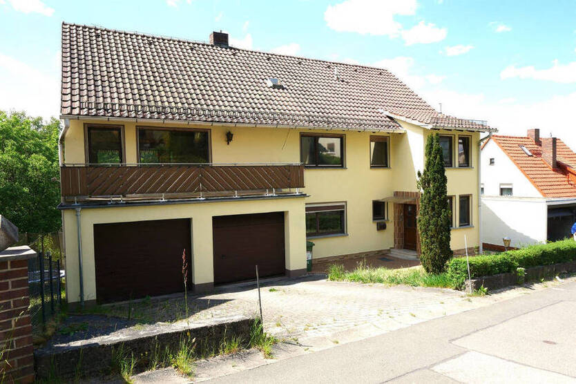 Sofort verfügbares Zweifamilienhaus mit Potential in Rödental - Mittelberg