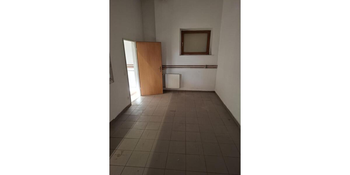 Gewerbehalle beheizt + Büro zu vermieten + Wohnhaus zimmer