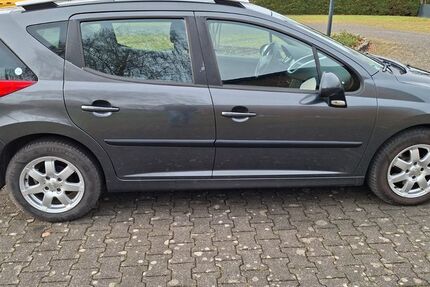 Peugeot 207 142.000 km 2.999 € Salzkotten 33154