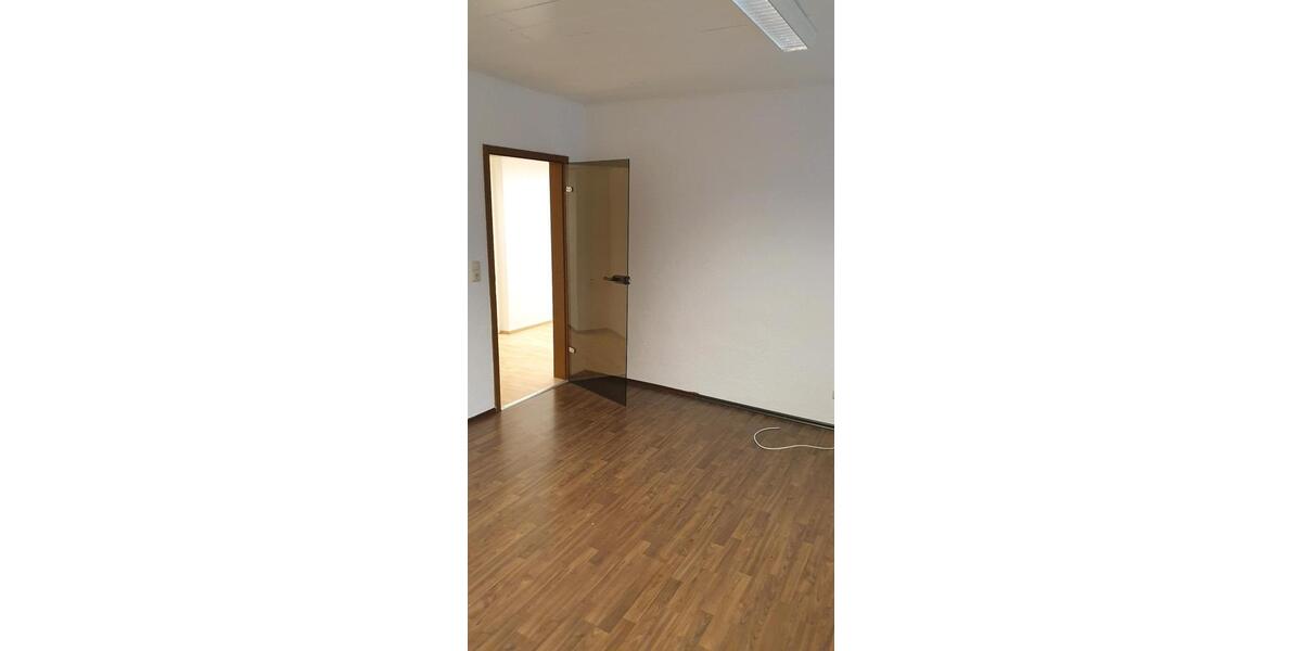 3 Zimmer Wohnung, Küche, Bad und Dachterrasse in 97653 Bisch 3 zimmer