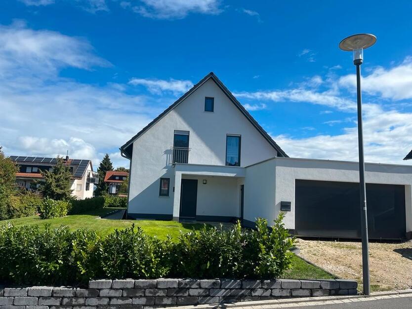 Massiv gebautes Einfamilienhaus im Ortsteil Oberschwaig