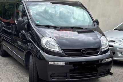 Opel Vivaro 208.000 km 8.800 &euro; Dessau Rosslau 06849