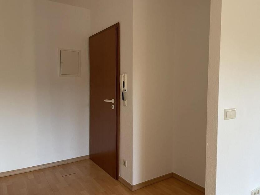 Zur Anlage mit Potential für mehr - Küche und Bad mit Fenster, Balkon sowie Stellplatz!