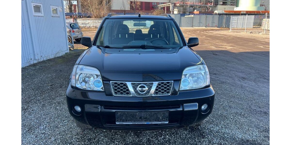 Nissan X-Trail 232.142 km 2.990 &euro; Hamburg 22113